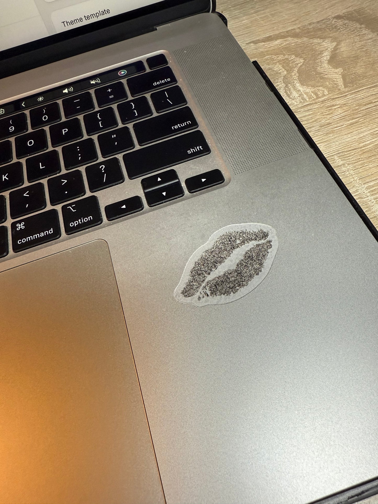 Sandy Kiss Sticker